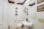 Awesome Retreat: Entry Level Shared Bathroom